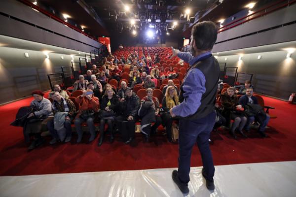 Turul ghidat al TNB TNB - foaier Sala "Ion Caramitru"