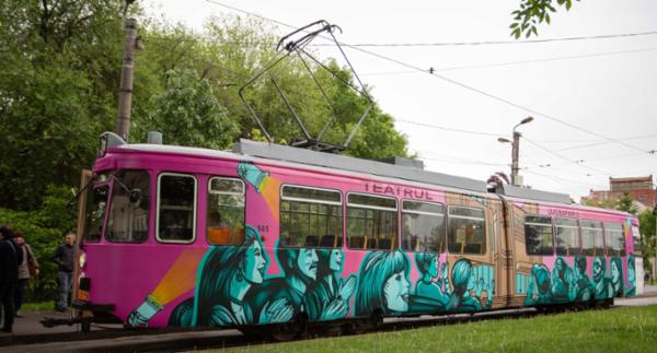 TRAMVAIUL GÂNDURILOR (spectacol de teatru în Tramvaiul Teatrul Luceafărul 75 de ani) rond Tg Cucu (direcția Tudor Vladimirescu - Podu Roș -Tg Cucu) - Teatrul Luceafarul