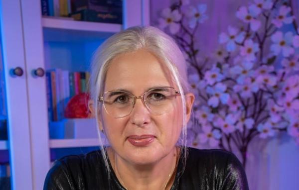 Iulia Buzan vine la Dialoguri fără mască Nottara - Sala George Constantin